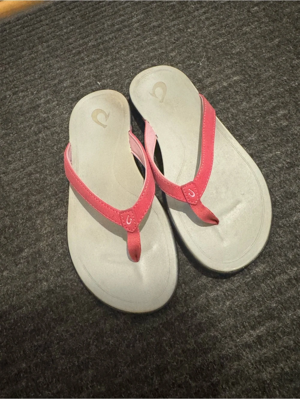 OluKai Women's Pink and Cream Flip Flop Sandals